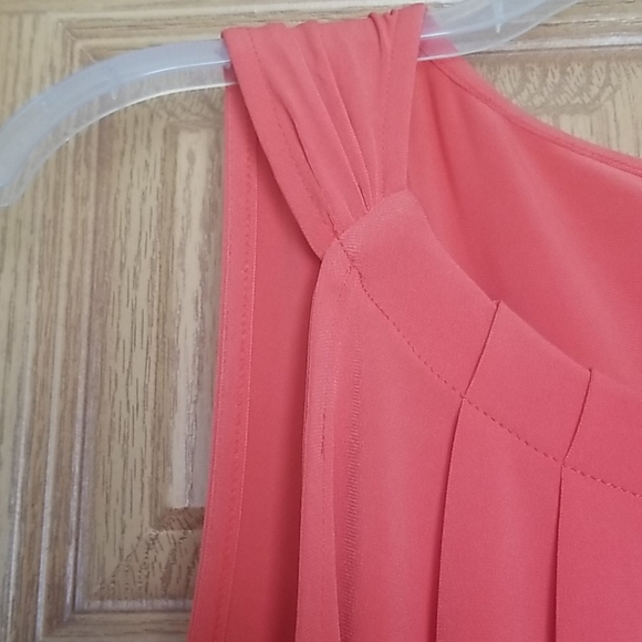 Orange sleeveless top - Picture 3 of 3